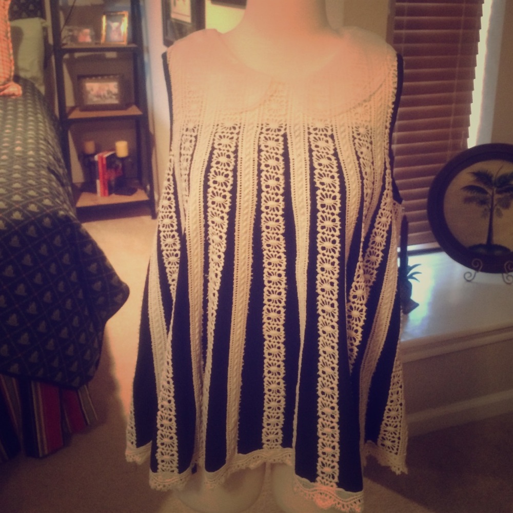 COPY - EUC Fabulous sleeveless baby doll top.